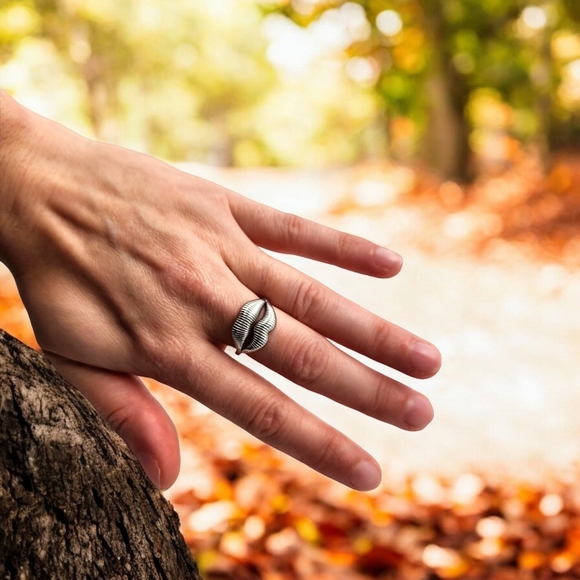 Lips Stainless Steel adjustable ring - Picture 3 of 3